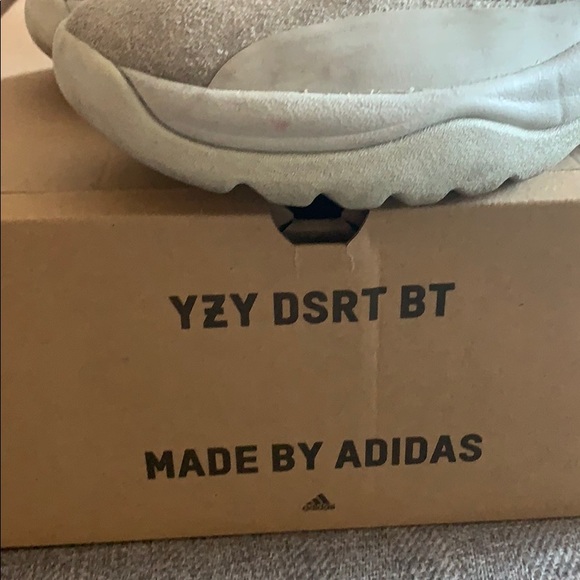 Used yeezy boot - Picture 2 of 4